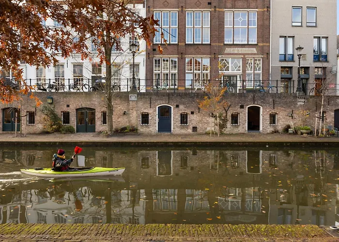 Luxurious Canal Apartment In Utrecht A Location